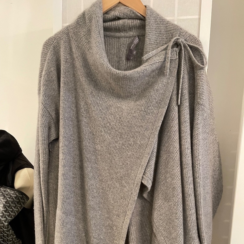 Gorgeous women's 360 Sweater in grey